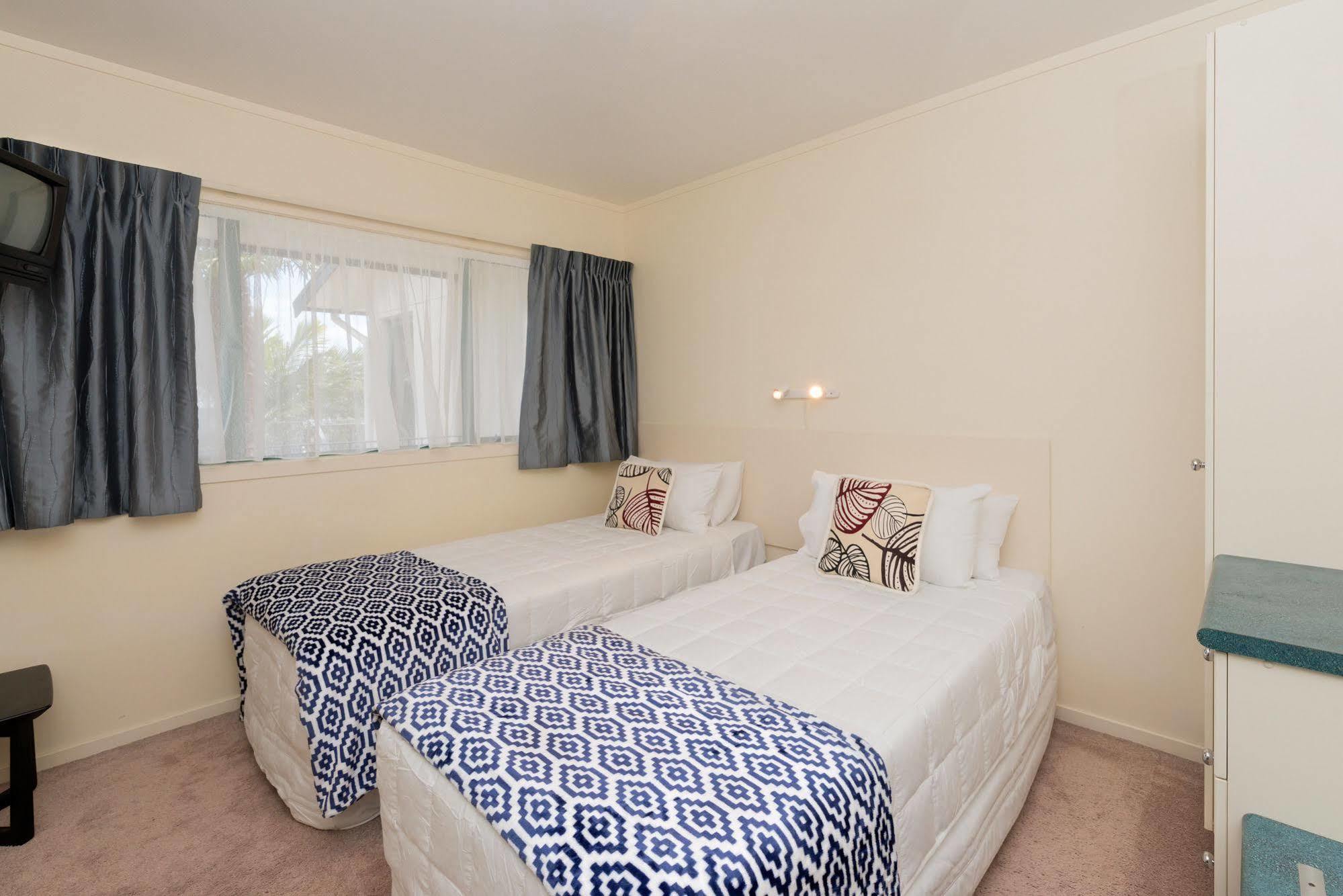 Te Tiriti Motel Paihia Bagian luar foto